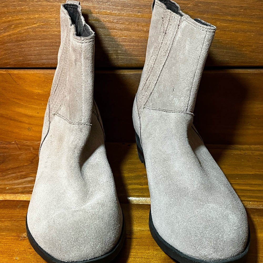 Women’s  Suede Ankle Boots - Light Gray